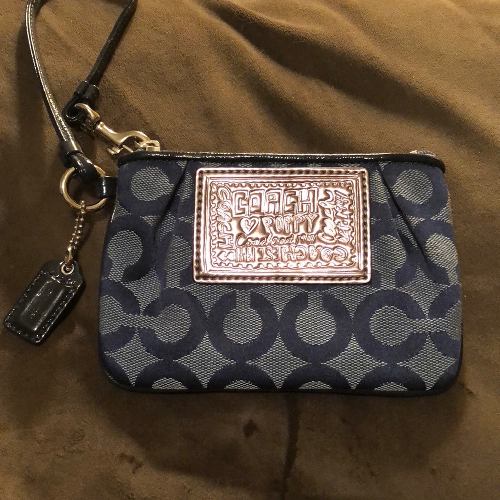 Coach Poppy Wristlet | NEW